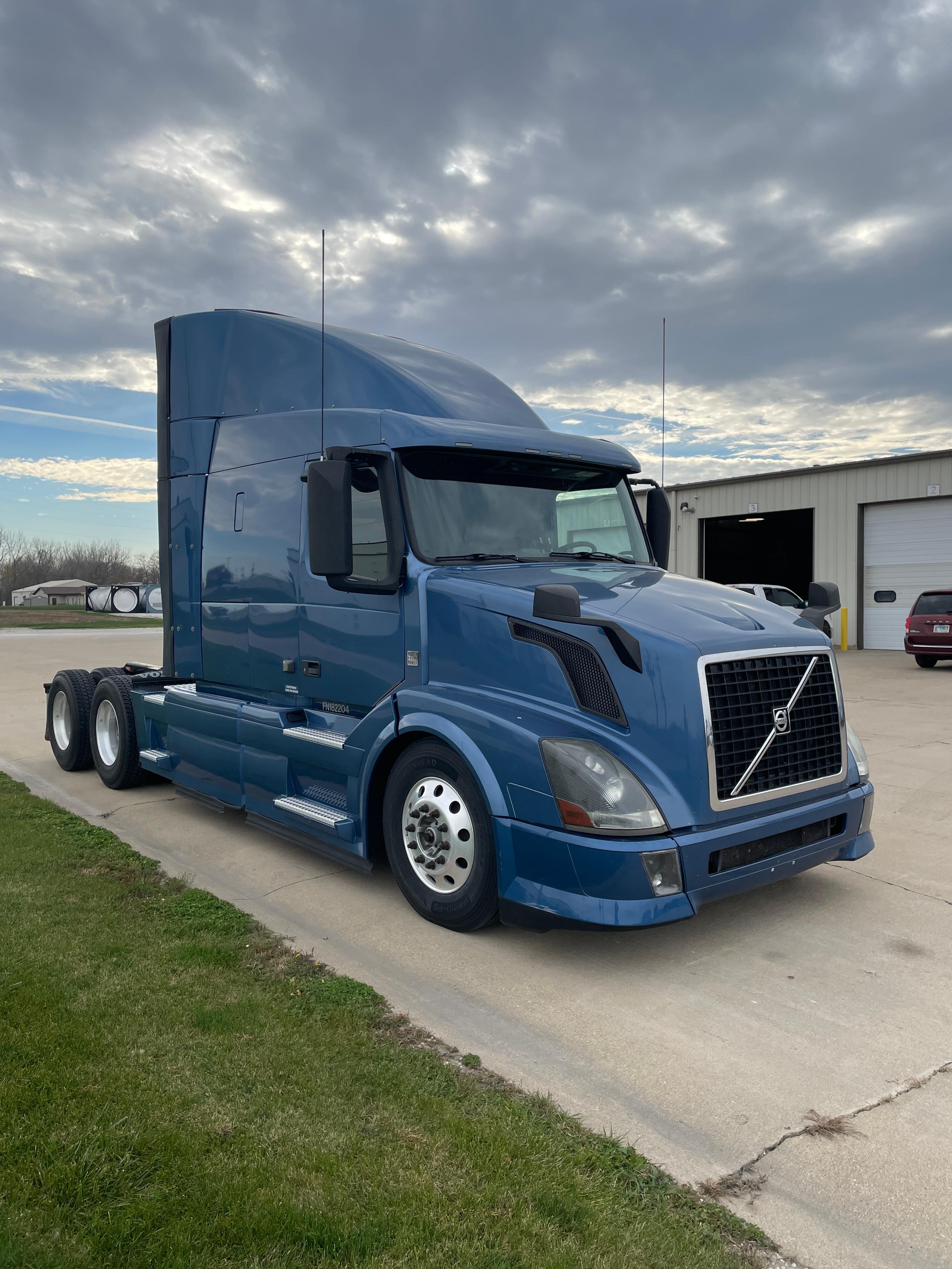 Used 2015 Volvo VNL 64 T630 (T2204)