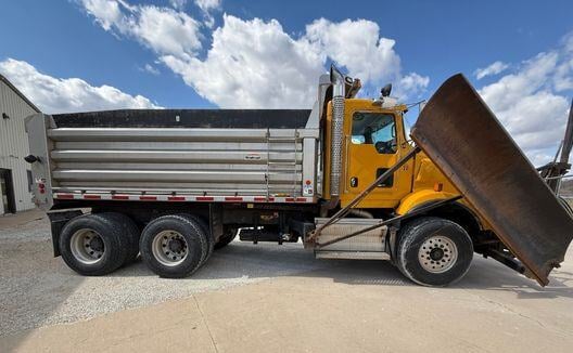 2010 KENWORTH T800     (NEW ARRIVAL!)