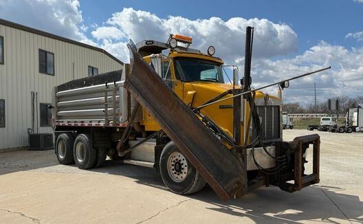 2010 KENWORTH T800     (NEW ARRIVAL!)