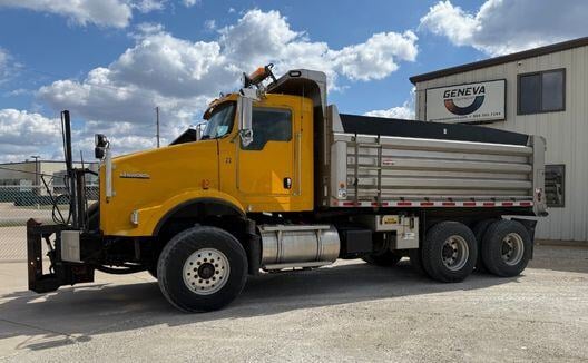 2010 KENWORTH T800 (NEW ARRIVAL!)