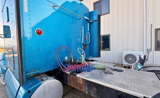 2011 Kenworth T660 (TK1533)