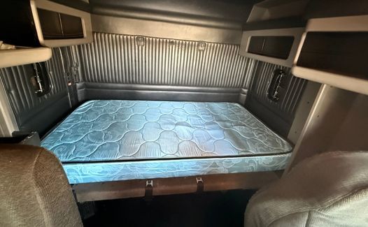 2011 Kenworth T660 (TK1533)