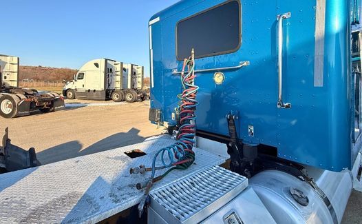 2011 Peterbilt 386 (TK5565)