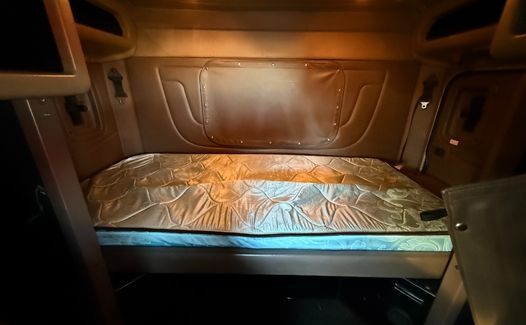 2011 Peterbilt 386 (TK5565)