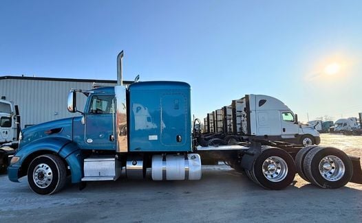 2011 Peterbilt 386 (TK5565)