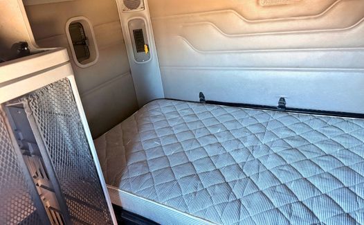 2012 Freightliner Columbia (TK3756)