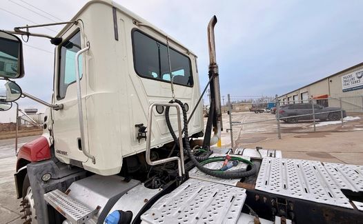 2017 Mack Pinnacle CXU613 (TK4216)