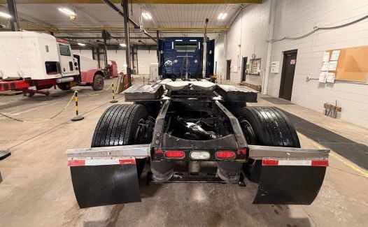 2013 Volvo VNL64T300 (TK1718)