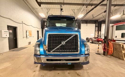 2013 Volvo VNL64T300 (TK1718)