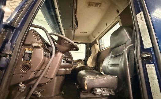 2013 Volvo VNL64T300 (TK1718)