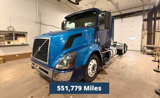 2013 Volvo VNL64T300 (TK1718)