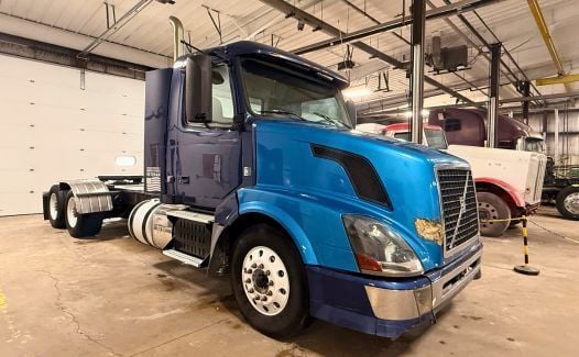 2013 Volvo VNL64T300 (TK1718)