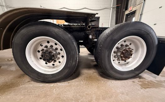 2013 Volvo VNL64T300 (TK1718)