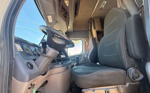 2014 Freightliner CA 125 (TK4768)