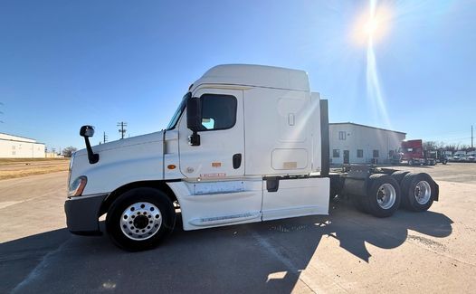 2014 Freightliner CA 125 (TK4768)