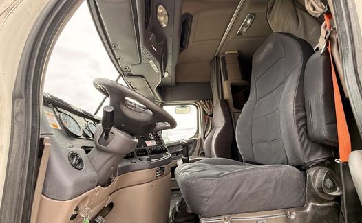 2014 Freightliner CA 125 (TK5185)