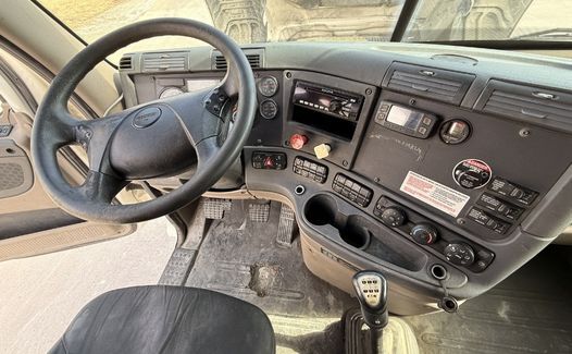 2014 Freightliner CA 125 (TK4872)