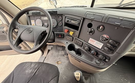 2014 Freightliner CA 125 (TK5185)