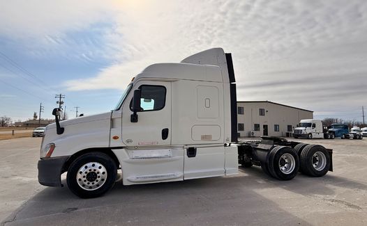 2014 Freightliner CA 125 (TK4872)
