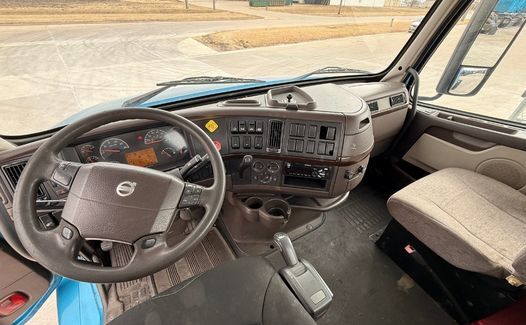 2014 Volvo VNL64T300 (TK4805)