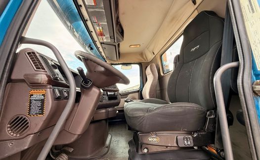 2014 Volvo VNL64T300 (TK4805)