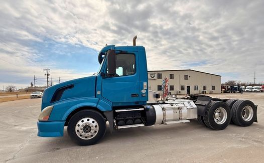 2014 Volvo VNL64T300 (TK4805)