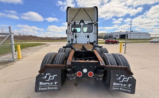 2015 Freightliner CA 125 (TK7864)