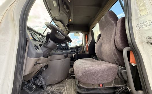 2015 Freightliner CA 125 (TK7864)