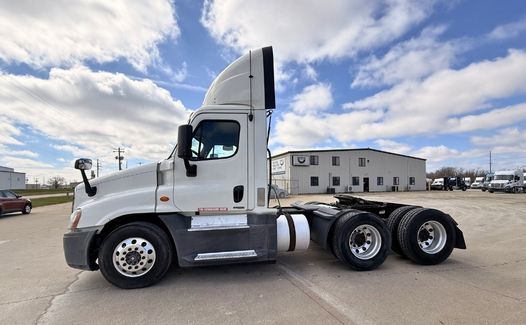 2015 Freightliner CA 125 (TK7864)