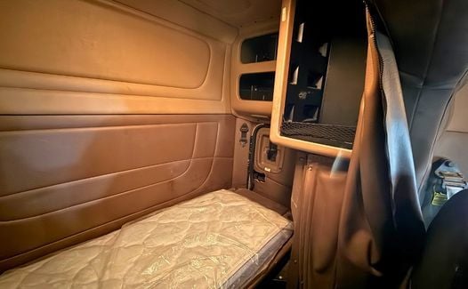 2015 Peterbilt 384 (TK9934)