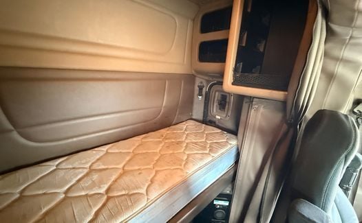 2015 Peterbilt 384 (TK9950)