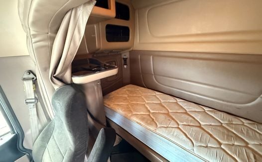 2015 Peterbilt 384 (TK9950)