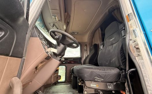 2015 Peterbilt 384 (TK9950)