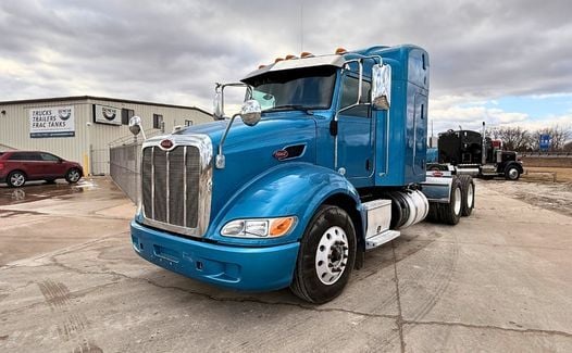 2015 Peterbilt 384 (TK9950)