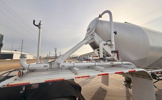 2015 Trail King APB1033 Pneumatic Trailer