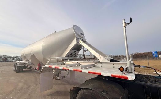 2015 Trail King APB1033 Pneumatic Trailer