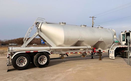 2015 Trail King APB1033 Pneumatic Trailer