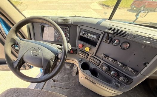 2016 Freightliner CA 125 (TK4443)