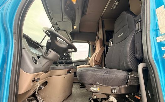 2016 Freightliner CA 125 (TK7613)