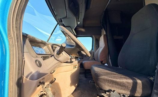 2016 Freightliner CA 125 (TK1958)