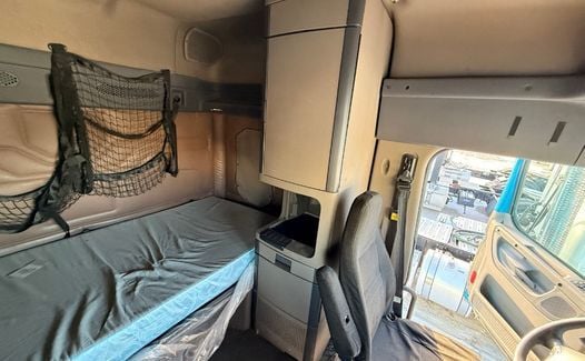 2016 Freightliner CA 125 (TK1958)