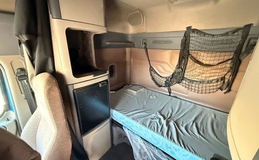 2016 Freightliner CA 125 (TK1958)