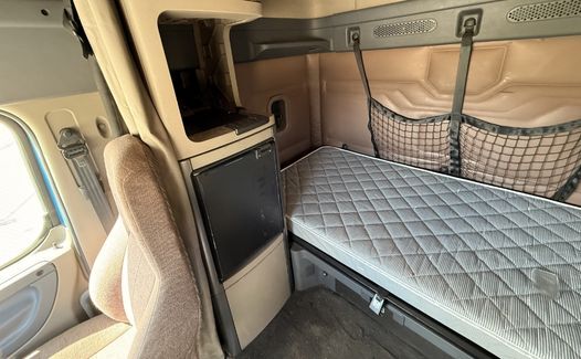 2016 Freightliner CA 125 (TK4443)