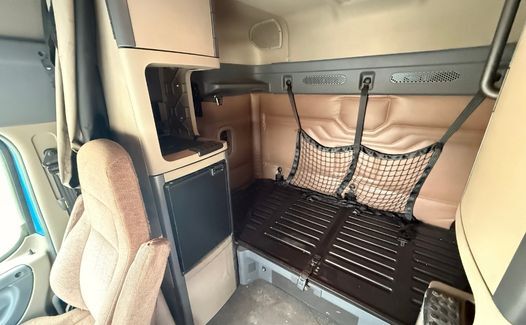 2016 Freightliner CA 125 (TK7613)