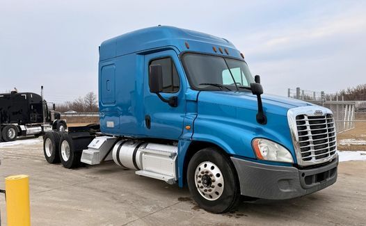 2016 Freightliner CA 125 (TK7613)