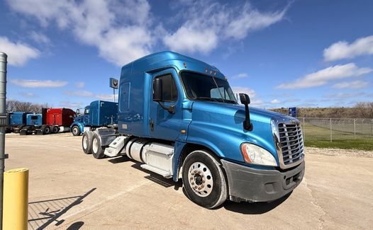 2016 Freightliner CA 125 (TK4443)