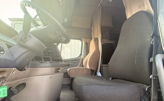 2016 Freightliner CA 125 (TK7609)