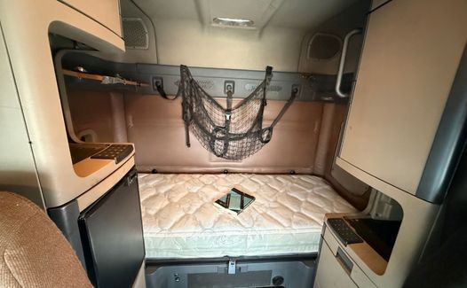 2016 Freightliner CA 125 (TK9273)