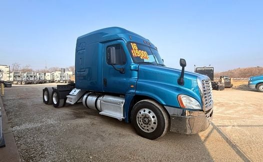 2016 Freightliner CA 125 (TK7609)