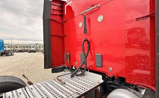 2016 Peterbilt 579 (TK7933)